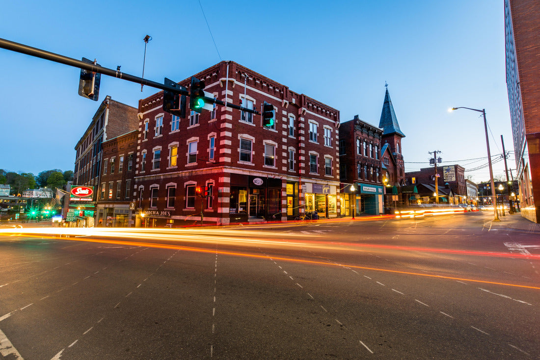 Noah Jigsaw Puzzle Small Cozy Downtown of Brattleboro, Vermont at Night 2000 pieces