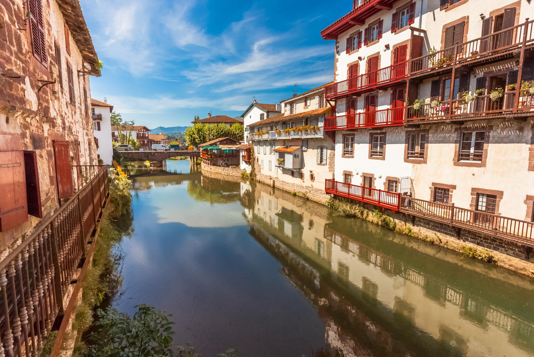 Saint-Jean-pied-de-Port traversé par la Nive, France 2000pc Puzzle