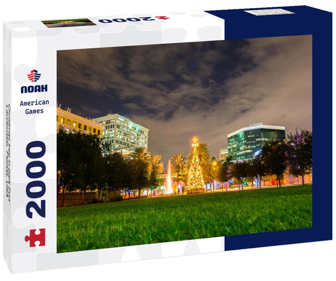 Christmas tree in park Fort Lauderdale, Florida, USA 2000pc Puzzle