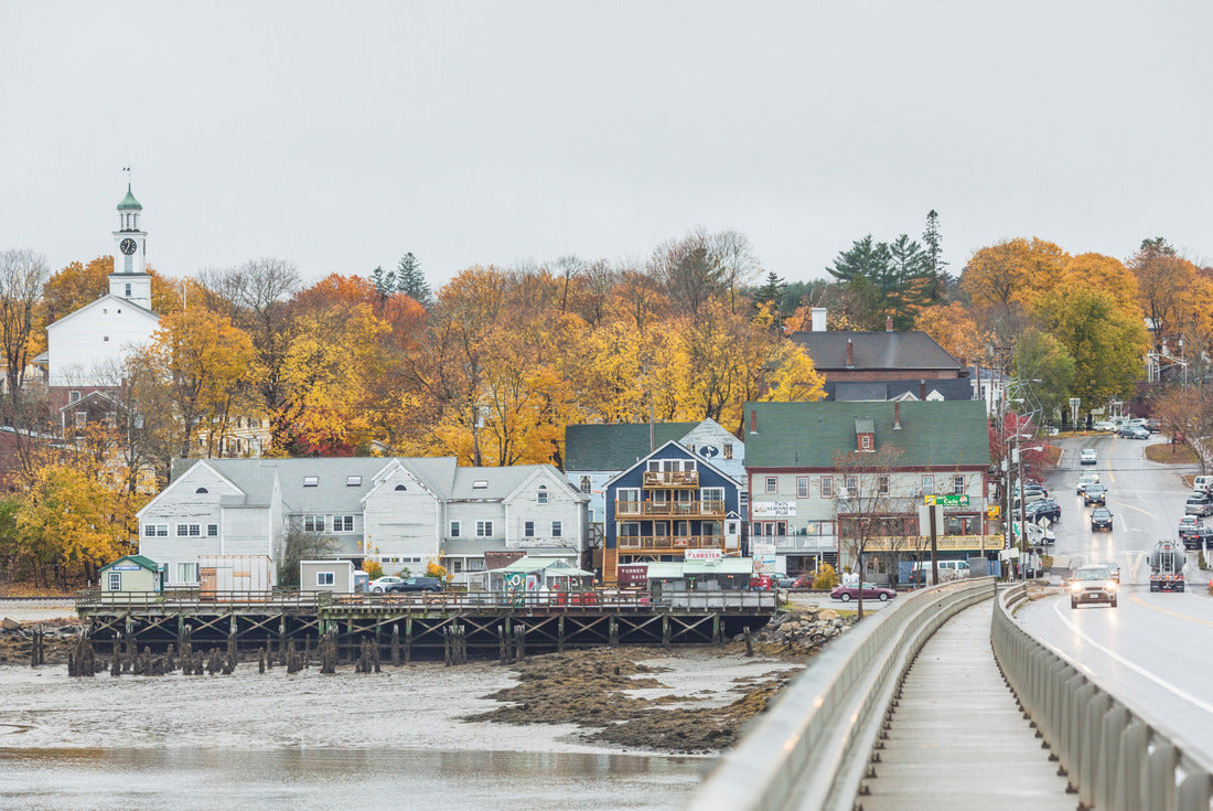 USA, Maine, Wiscasset. Village skyline during autumn 2000pc Puzzle