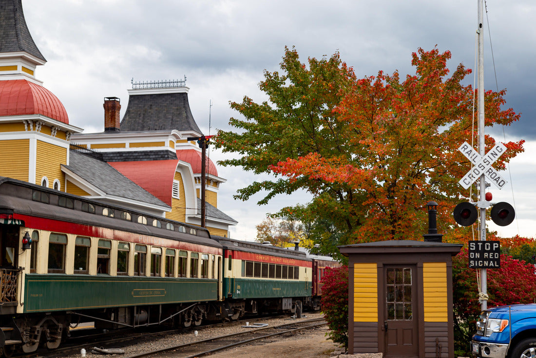 Noah Jigsaw Puzzle North Conway train station in autumn, New Hampshire 2000 pieces