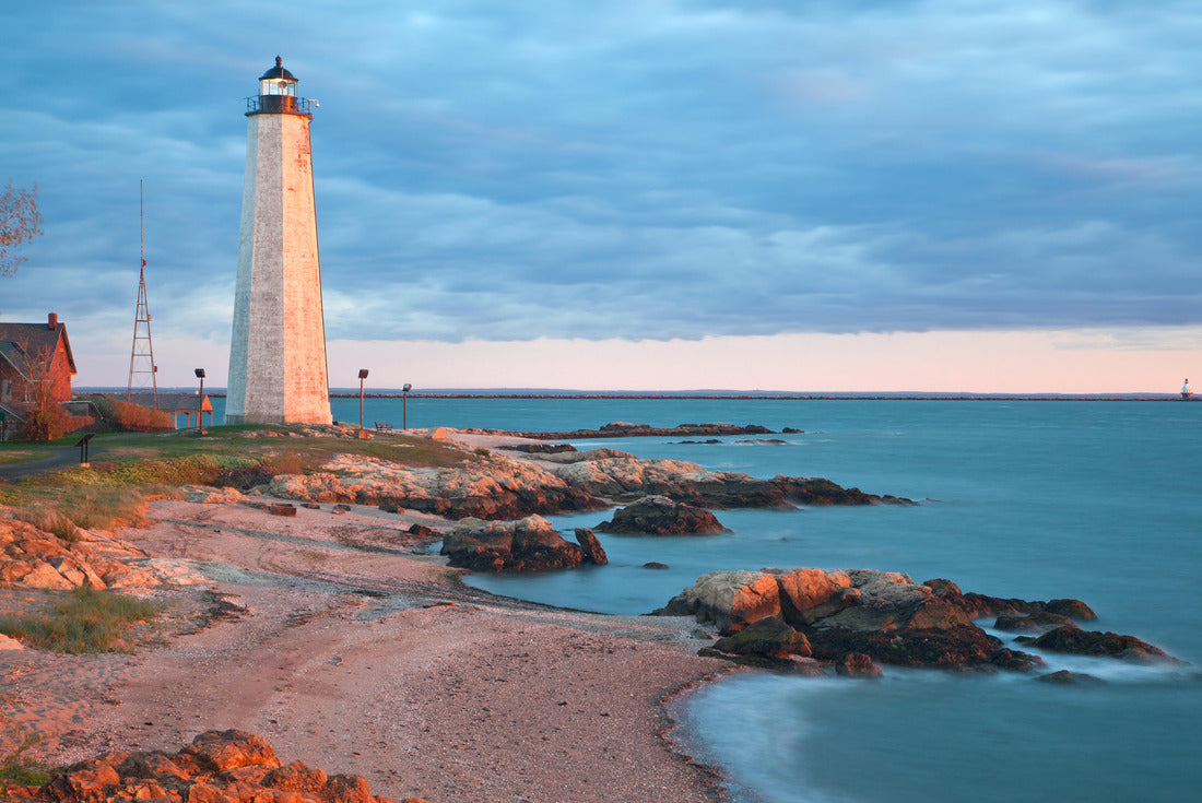 Five Mile Point - New Haven Lighthouse, Connecticut 2000pc Puzzle