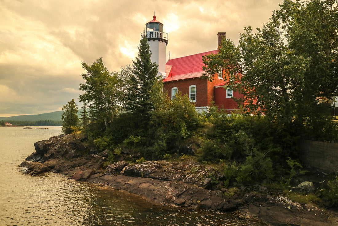 Noah Jigsaw Puzzle Eagle Harbor Lighthouse, Upper Peninsula, Michigan 2000 pieces