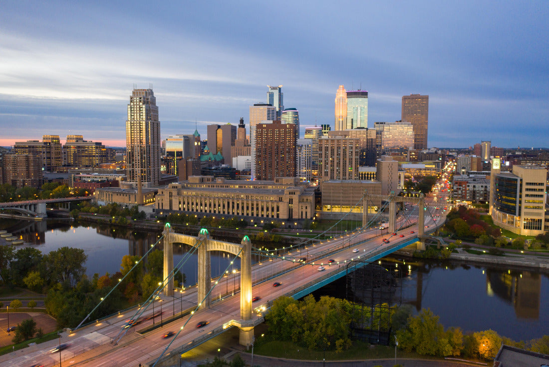 Minnesota, Hennepin Bridge and Minneapolis Skyline 2000pc Puzzle