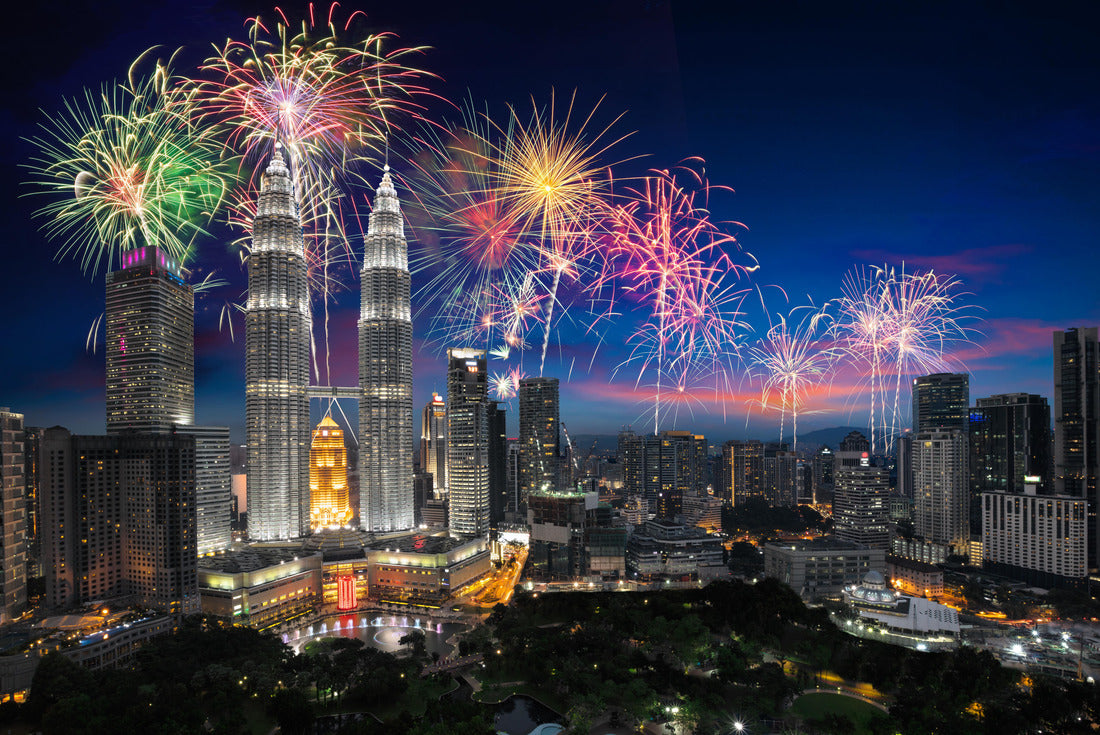 Firework over Kuala Lumpur city, Malaysia skyline 2000pc Puzzle