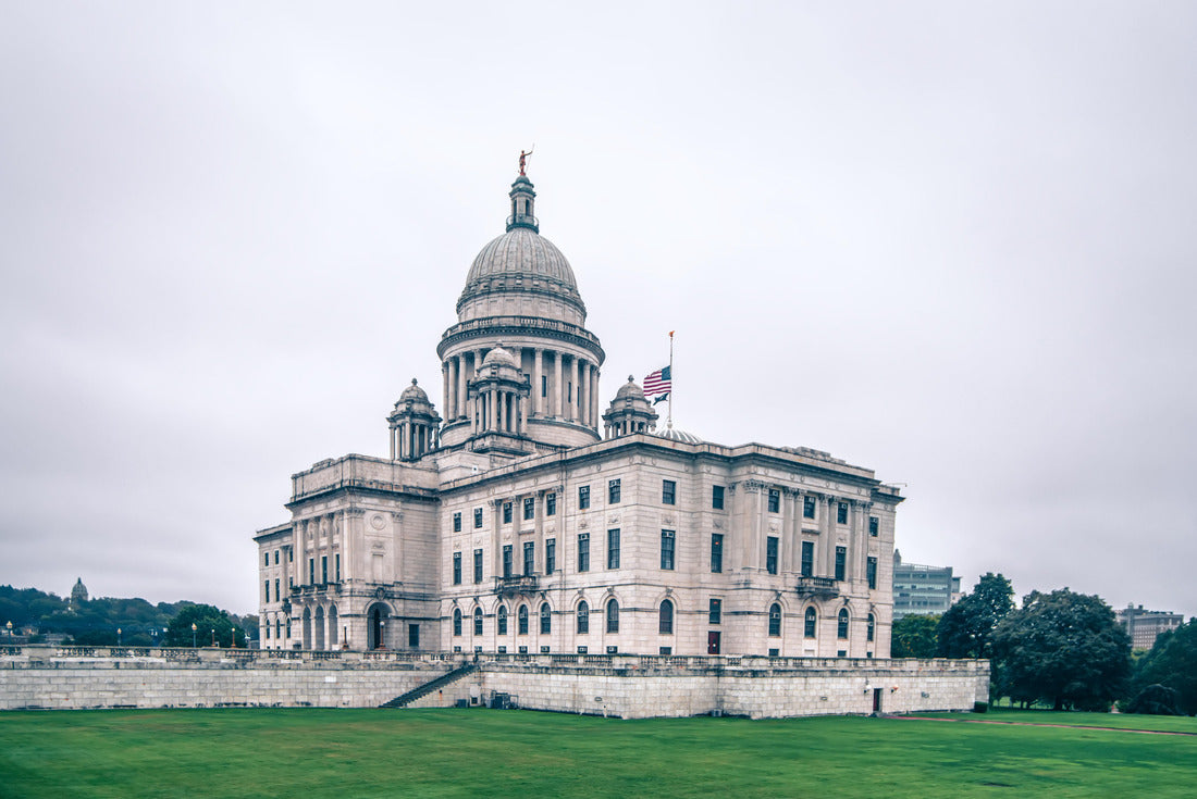 Rhode Island state capitol building on cloudy day 2000pc Puzzle