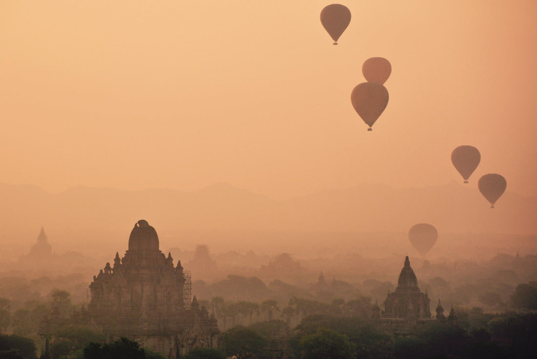 Hot air balloon during sunrise in Bagan, Myanmar 2000pc Puzzle