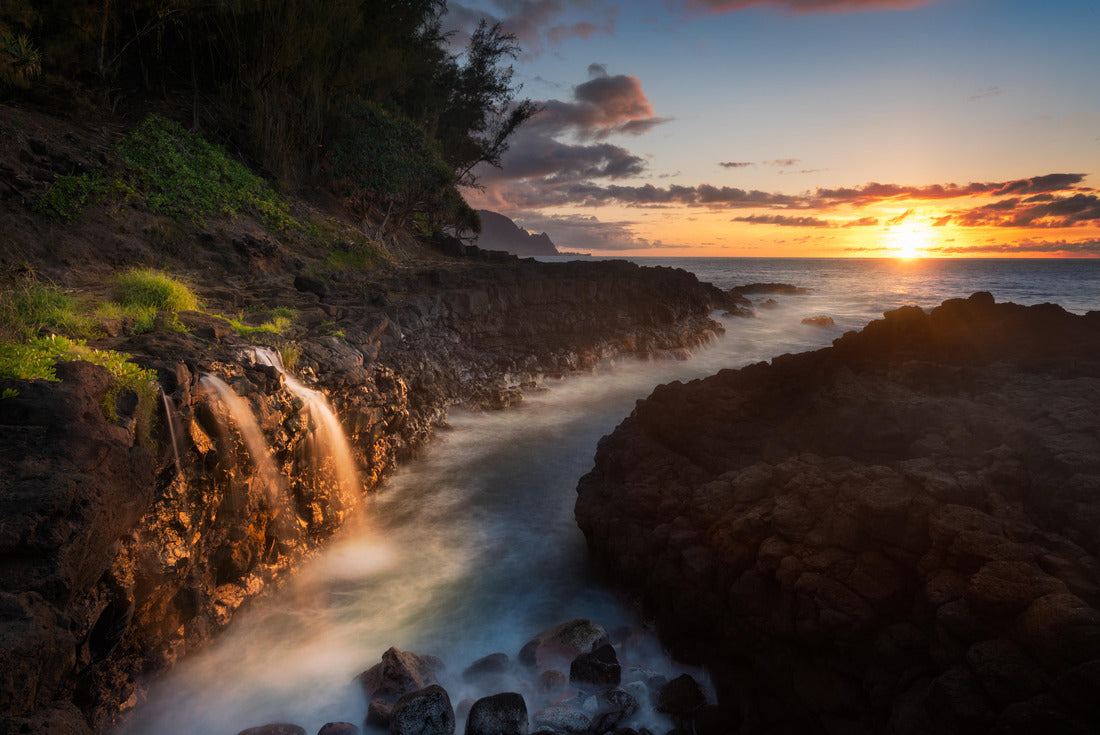 Noah Jigsaw Puzzle Waterfall near Queens Bath in Princeville Kauai 2000 pieces