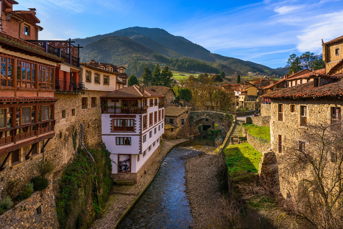 Mountain village of Potes, Cantabria 2000pc Puzzle
