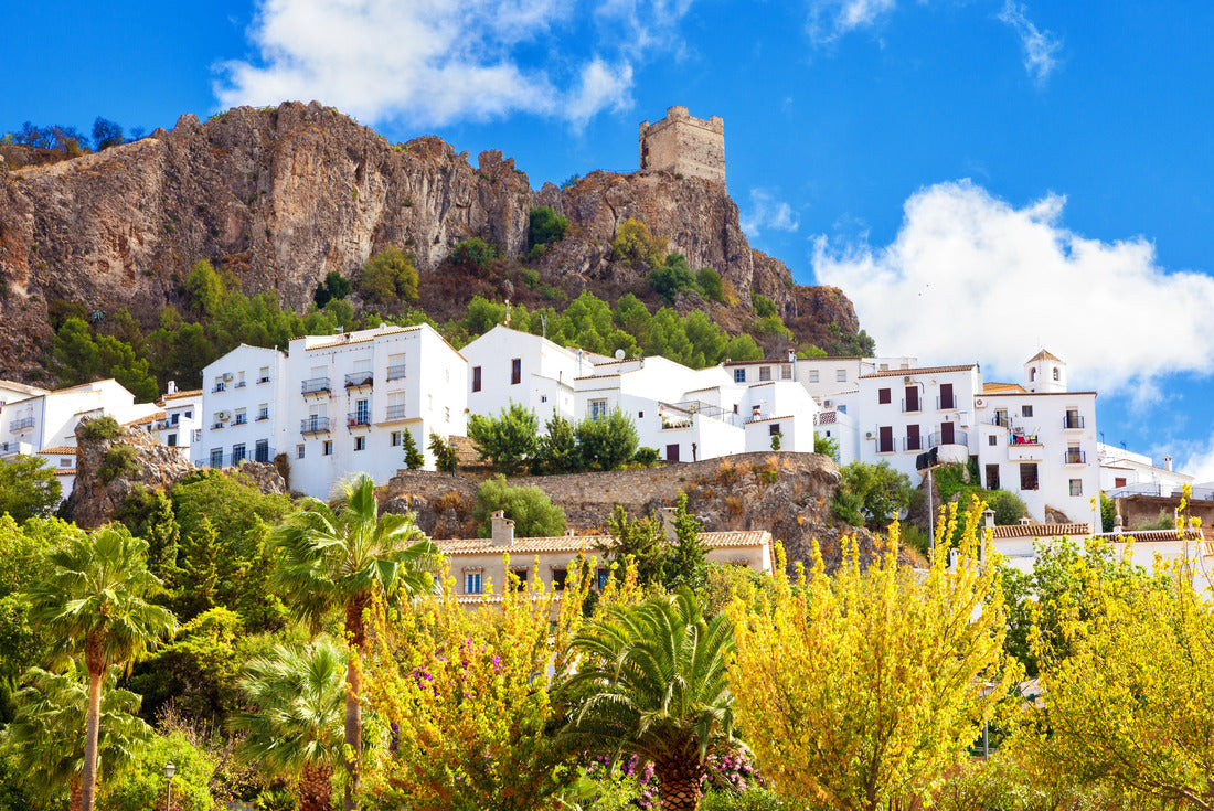 Zahara de la Sierra. Typical white town in the province of Cadiz, Spain 2000pc Puzzle