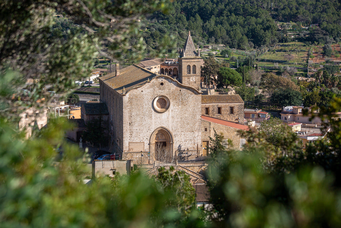 Parish church of Santa Maria d'Andratx in the town of Andratx, Mallorca 2000pc Puzzle