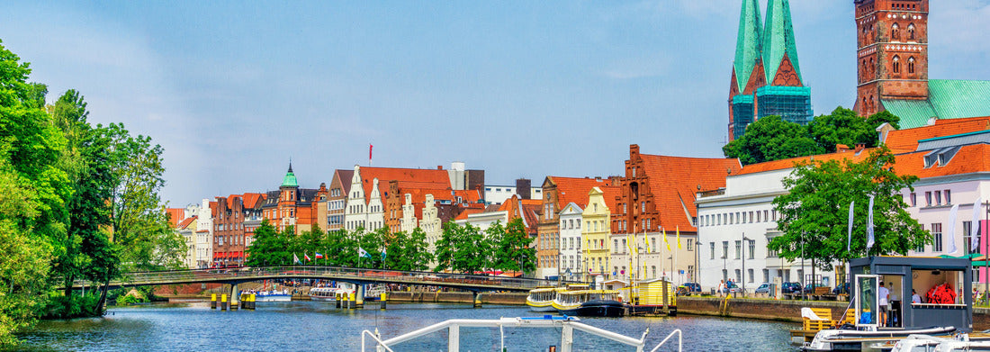 Yokohama, Japan Cityscape of the Minato Mirai district 1000pc Panoramic Puzzle