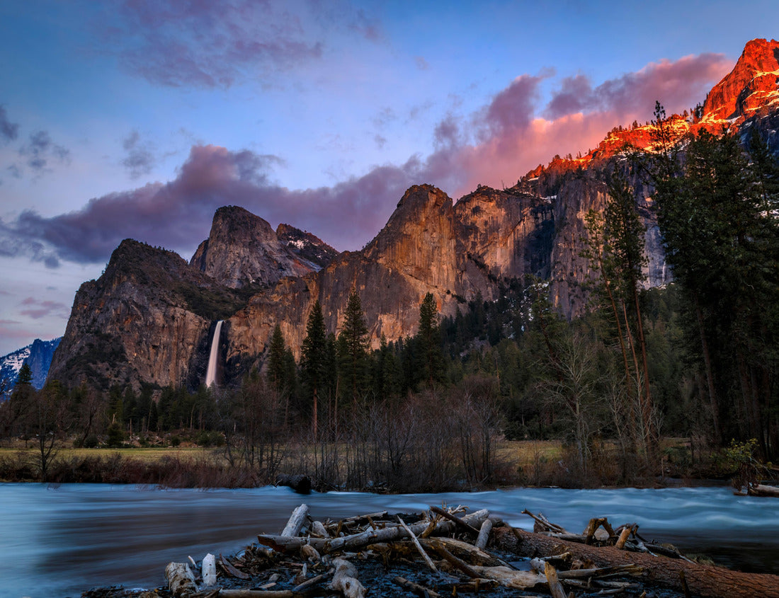 Noah Jigsaw Puzzle Panoramic sunset on the famous Yosemite Valley in Yosemite National Park, Sierra Nevada Mountains in California, USA 1000 Pieces