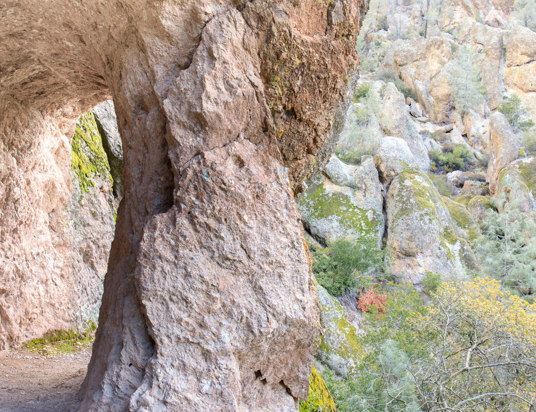 Noah Jigsaw Puzzle Tunnel Rock in High Peaks Trail. Pinnacles National Park, California, USA 1000 Pieces