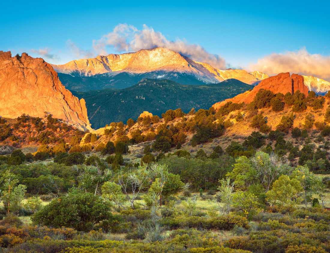 Sunrise with a view of the Garden of the Gods and Pike's Peak in Colorado Springs, Colorado 1000pc Puzzle