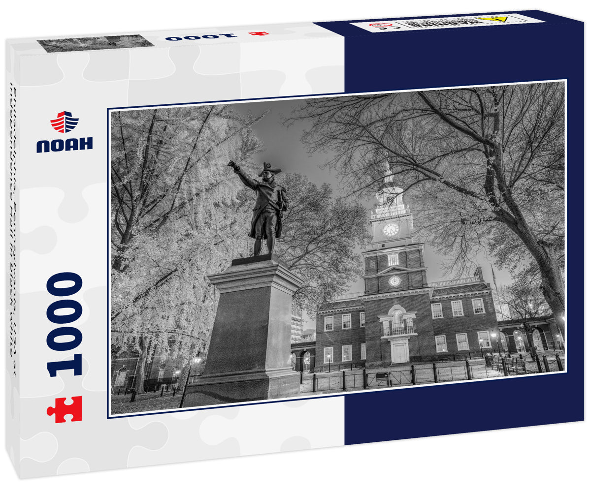 Philadelphia, Pennsylvania, USA at Independence Hall in black white