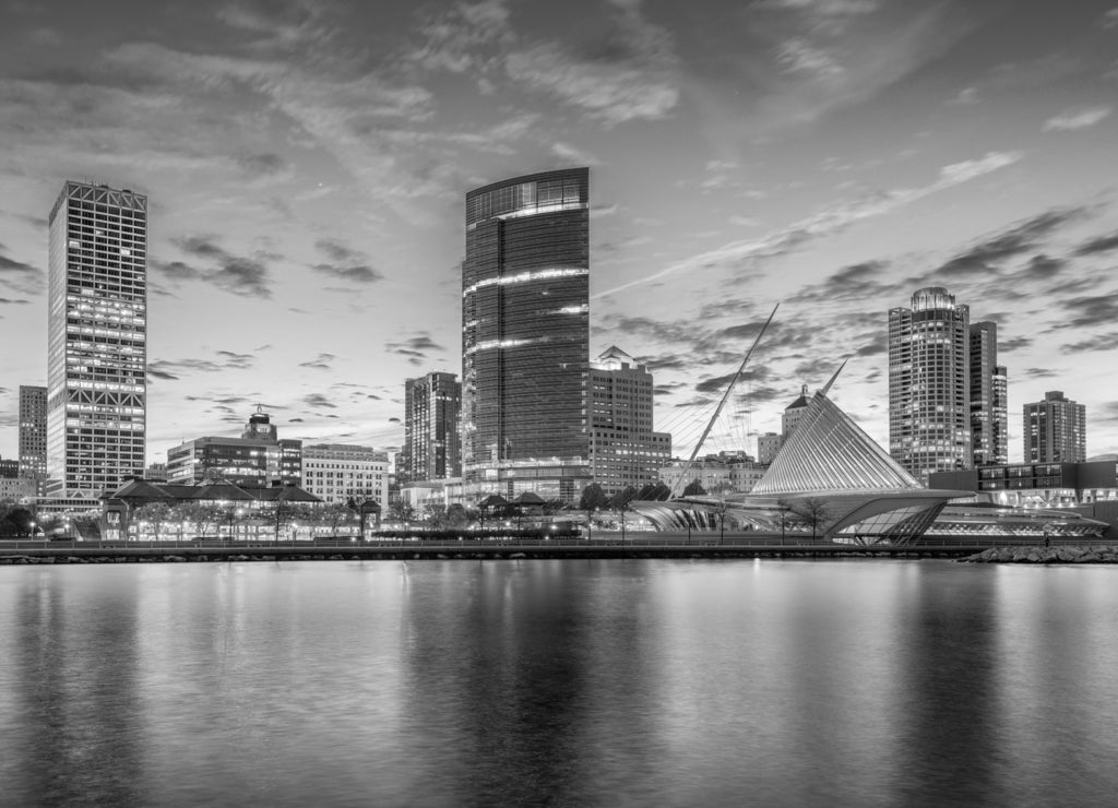 Milwaukee, Wisconsin, USA Skyline in black white