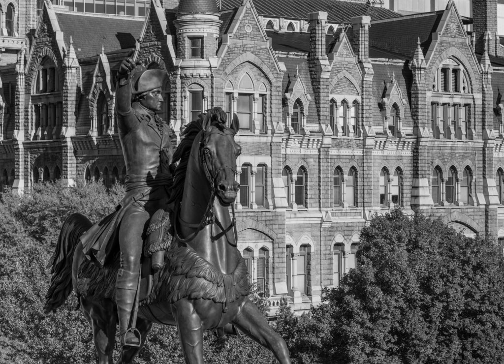 Virginia Washington Monument in black white