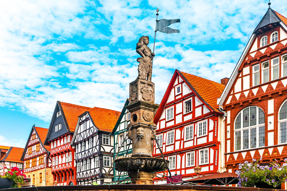 Roland fountain on the marketplace of Fritzlar, Kassel region, Hesse, Germany 2000pc Puzzle