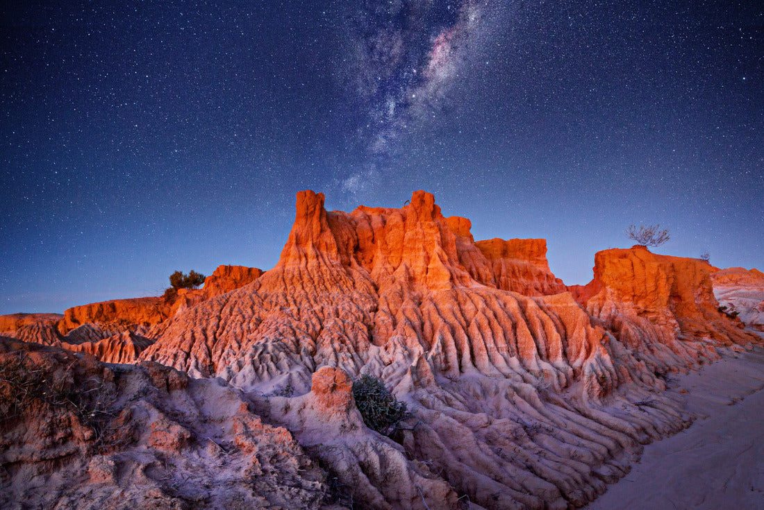 Starry skies over desert landscape in remote outback Australia 2000pc Puzzle