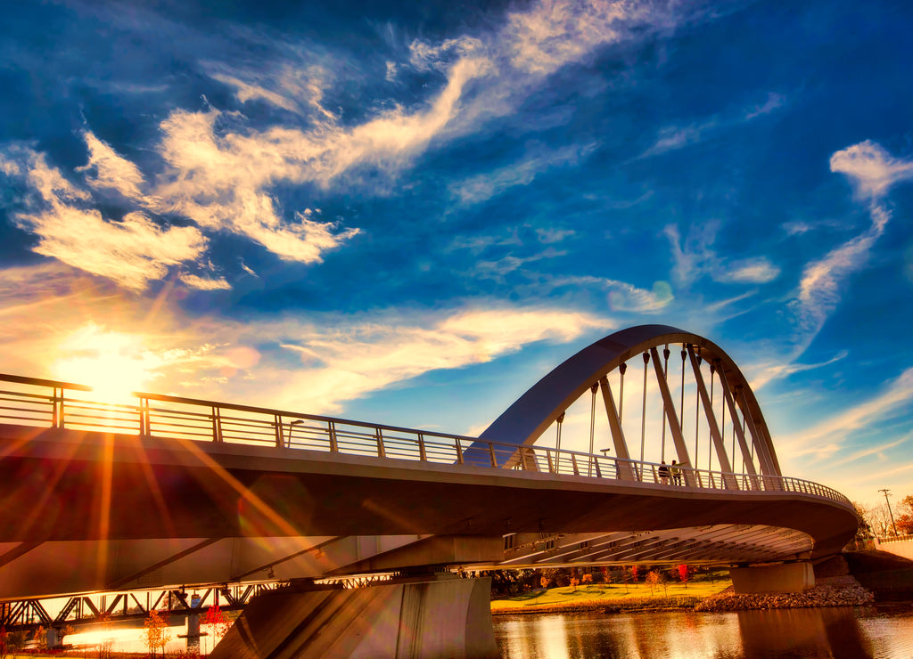 The Main Street Bridge in Columbus, Ohio is a premier landmark in this capital city