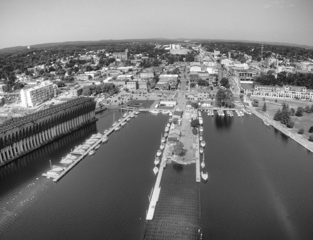 Noah Jigsaw Puzzle Market in the historic town of Schwäbisch Gmünd in black white 1000 pieces