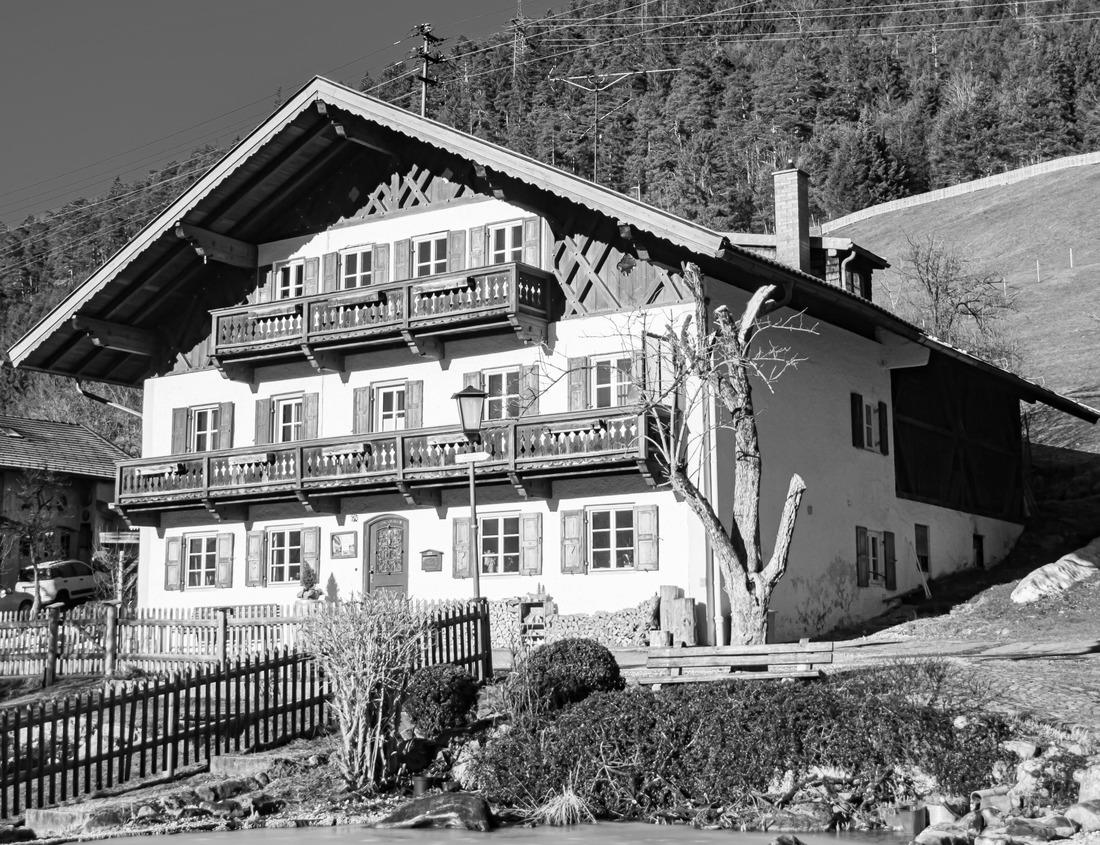 Noah Jigsaw Puzzle Bali's Most Iconic Landmark and popular tourist attraction Uluwatu Temple one of six key Bali temple perched on top mountain cliff in black white 1000 pieces