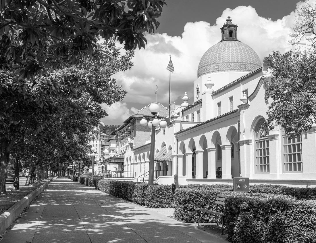 Noah Jigsaw Puzzle Cathedral Oristano (Dom di Oristano), historical architecture and details in black white 1000 pieces