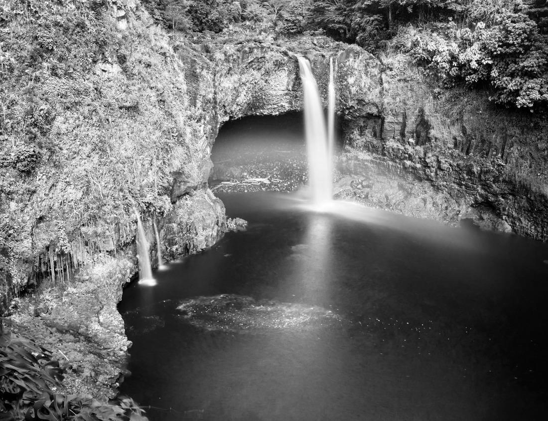 Noah Jigsaw Puzzle Ainokura, Toyama, Japan in the remote Gokayama Region at dusk in black white 1000 pieces