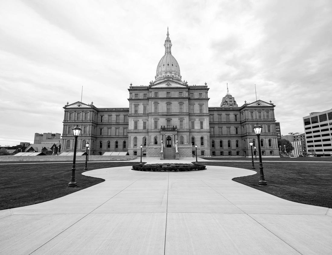 Noah Jigsaw Puzzle Ice Lake Waterfall Mountains Austria - Eissee Wasserfall Nationalpark Hohe Tauern Austria in black white 1000 pieces