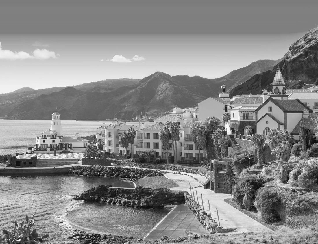 Noah Jigsaw Puzzle Old Colonial Bridge and Parish of the Light in Lagos de Moreno. World Heritage Site by UNESCO in Jalisco, Mexico in black white 1000 pieces