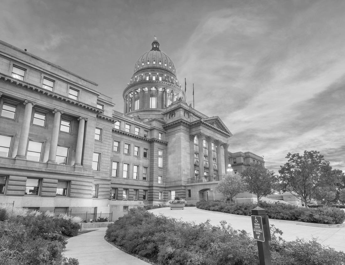 Noah Jigsaw Puzzle Ouarzazate beautiful city in the atlas mountains of morocco in black white 1000 pieces