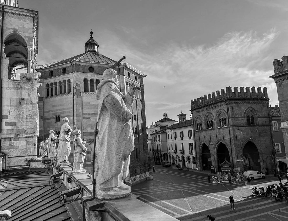Noah Jigsaw Puzzle Aerial view of Kansas City skyline at dusk, viewed from Penn Valley Park. Kansas City is the largest city in Missouri in black white 1000 pieces