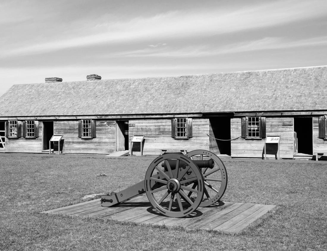 Noah Jigsaw Puzzle Old town of Regensburg, Germany in black white 1000 pieces