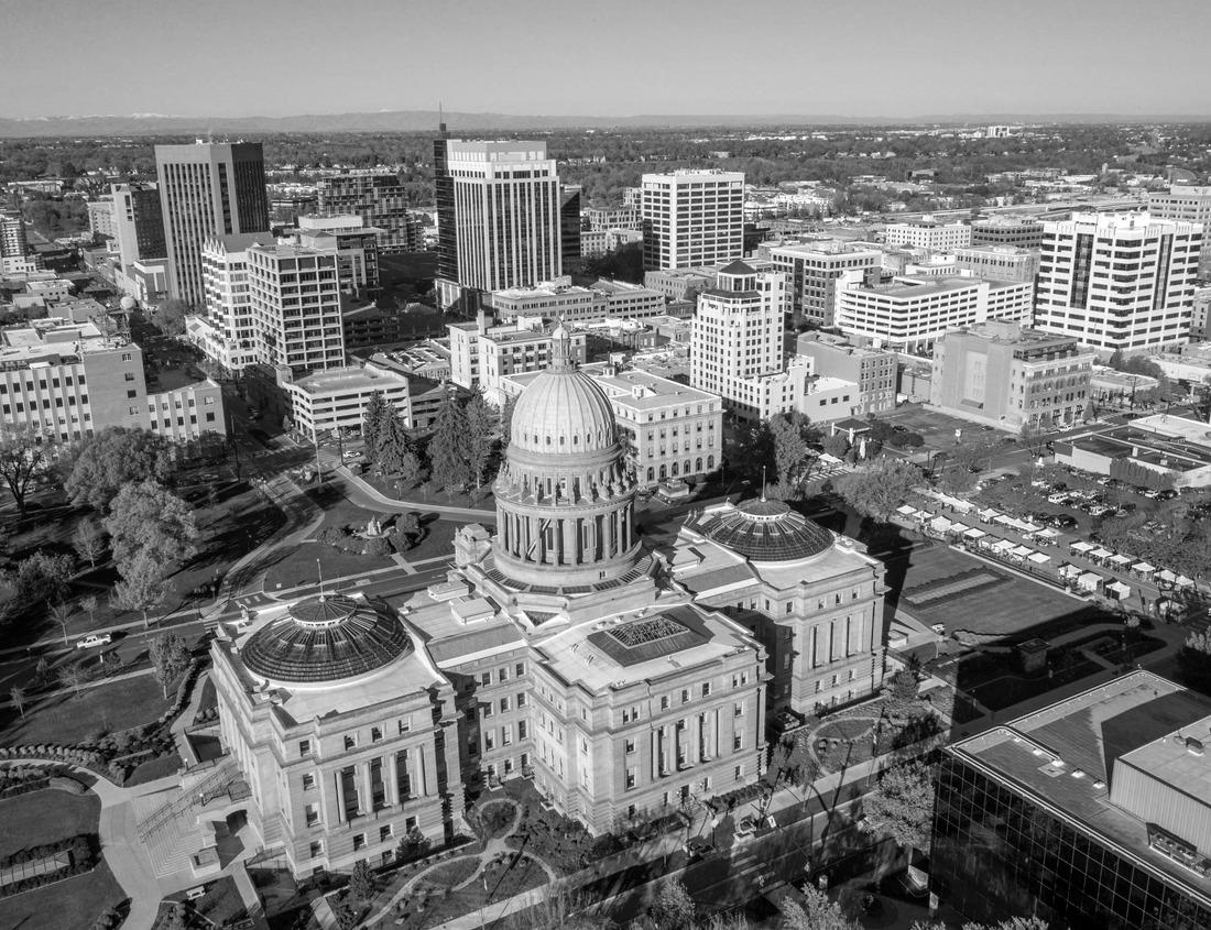Noah Jigsaw Puzzle Palace of Culture and Science in Warsaw in black white 1000 pieces