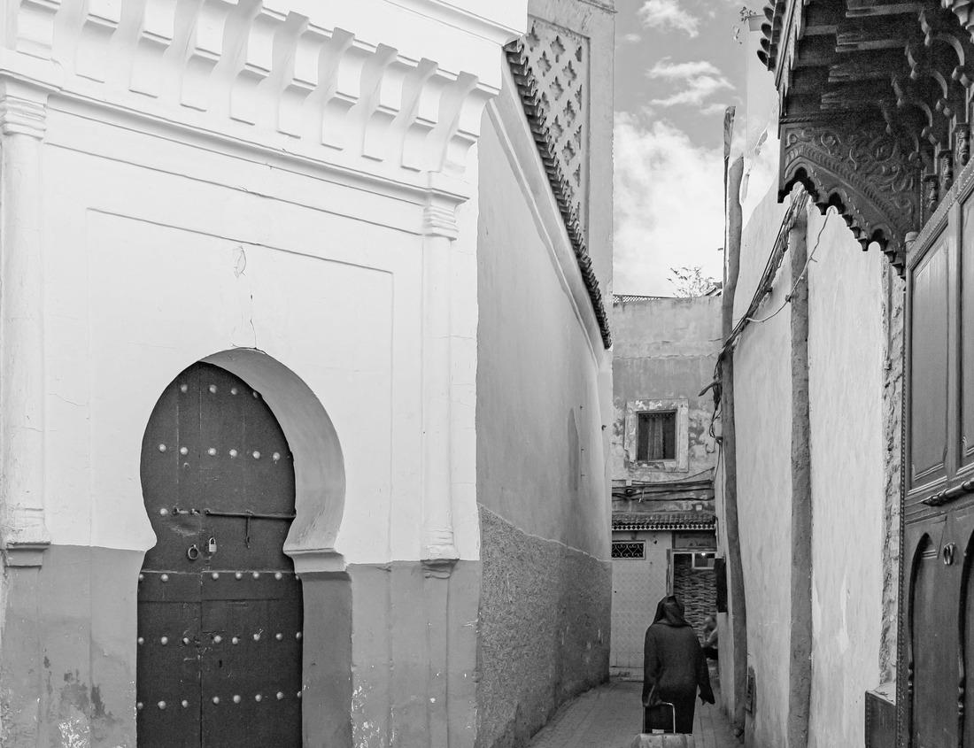 Noah Jigsaw Puzzle Winter landscape of Emerald Lake with wooden cabin blowing in pine forest and snowman at night in winter in Alberta, Canada in black white 1000 pieces