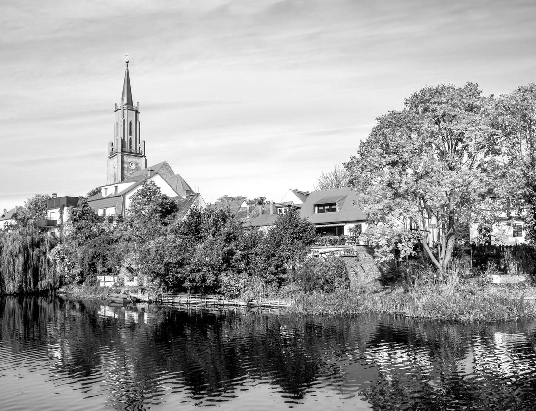 Noah Jigsaw Puzzle Orange kayak on Nine Mile Pond in Everglades National Park, Florida on sunny autumn afternoon amidst reeds and mangroves in black white 1000 pieces