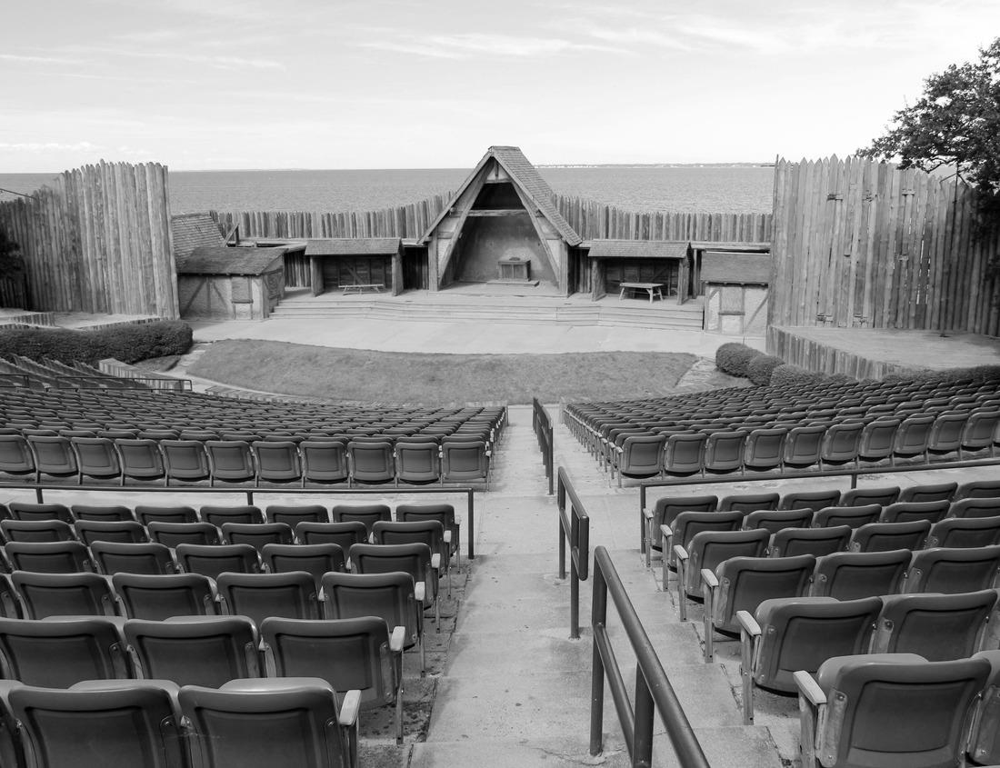 Noah Jigsaw Puzzle Traveling to Kelingking Beach in Nusa Penida in black white 1000 pieces