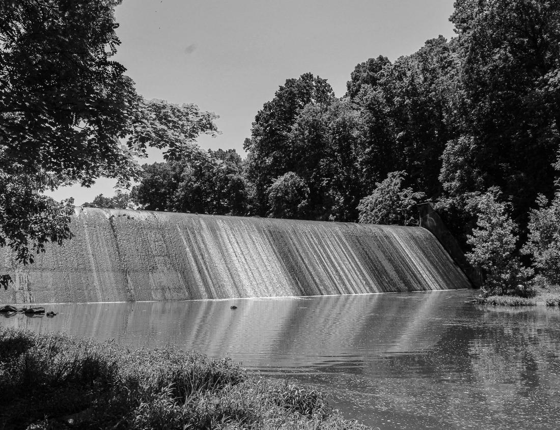 Noah Jigsaw Puzzle Italian city at sunrise. Historic center of Busto Arsizio, Sant'Antonio Street (via Sant'Antonio) with the Santuario di Santa Maria di Piazza - XVI century in black white 1000 pieces