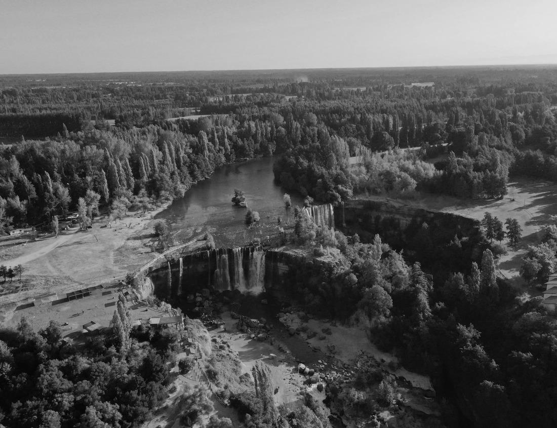 Noah Jigsaw Puzzle Old town of Rapperswil-Jona on Lake Zurich, Alps, Switzerland in black white 1000 pieces