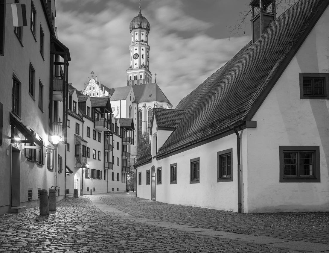 Noah Jigsaw Puzzle The west coast of Vancouver Island, British Columbia, Canada near Tofino. Beautiful sandy beach, turquoise ocean, green rainforest with mountains in the background. Sunset in the Pacific Northwest in black white 1000 pieces