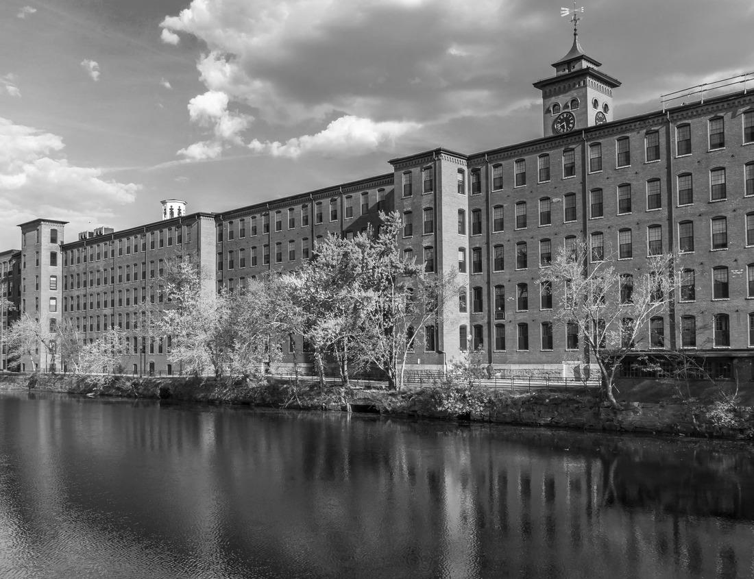 Noah Jigsaw Puzzle Aerial view of Goiania on a beautiful sunny day. Goiania, Goias, Brazil in black white 1000 pieces