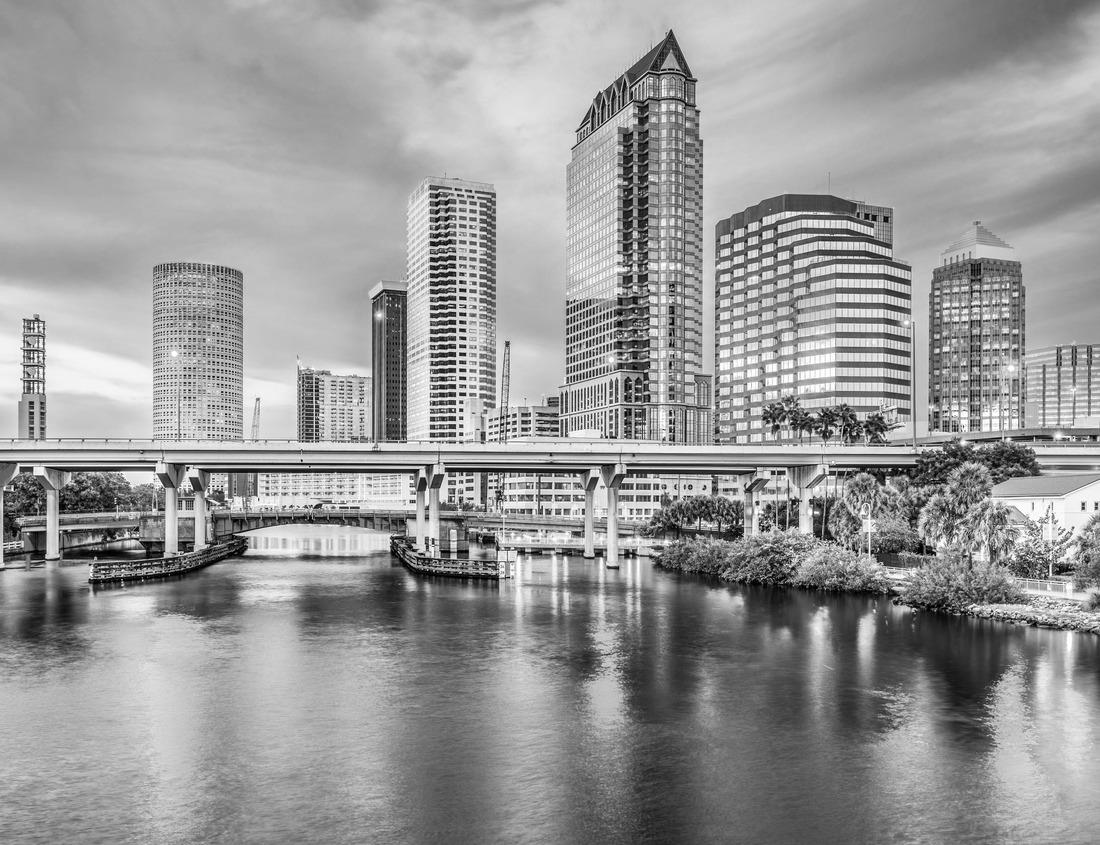 Noah Jigsaw Puzzle Colored houses in Genoa, Liguria, Italy in black white 1000 pieces