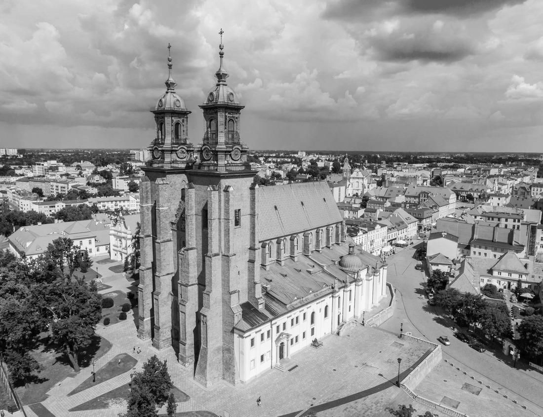 Noah Jigsaw Puzzle Stave Church Wang, Karpacz, Poland, Eastern Europe in black white 1000 pieces