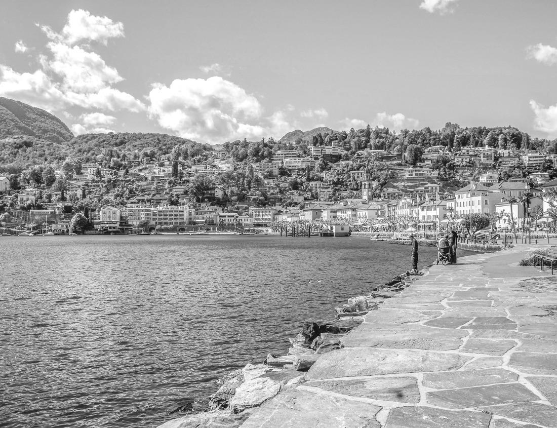 Noah Jigsaw Puzzle Waimanalo Beach - Sandy Beach Oahu in black white 1000 pieces