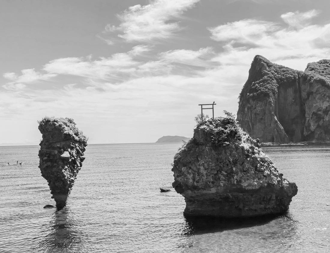 Noah Jigsaw Puzzle A picturesque view of the tranquil Lloydminster Lake in Alberta, Canada at sunset in black white 1000 pieces