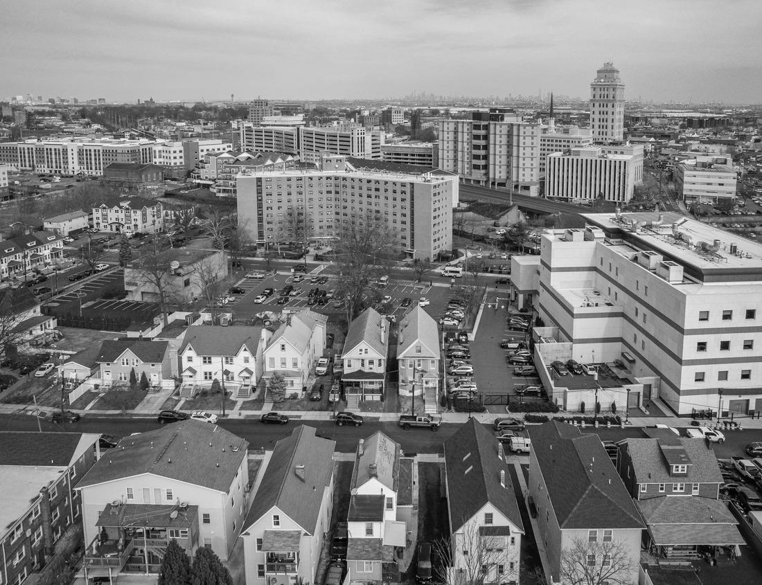 Noah Jigsaw Puzzle Cathedral in Mazara del Vallo in the province of Trapani, Sicily, Italy in black white 1000 pieces