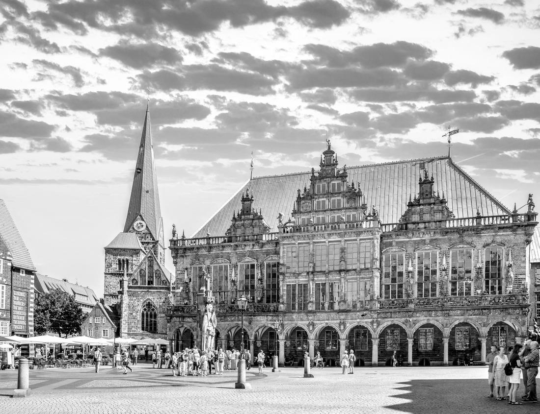 Noah Jigsaw Puzzle Zugspitze and Alpspitze Alps - panoramic view from Eckenhutte in Garmisch-Partenkirchen town in Bavaria, southern Germany in black white 1000 pieces