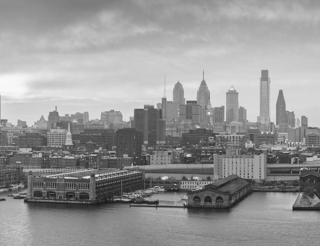 Noah Jigsaw Puzzle City hall in Grudziadz, Poland in black white 1000 pieces
