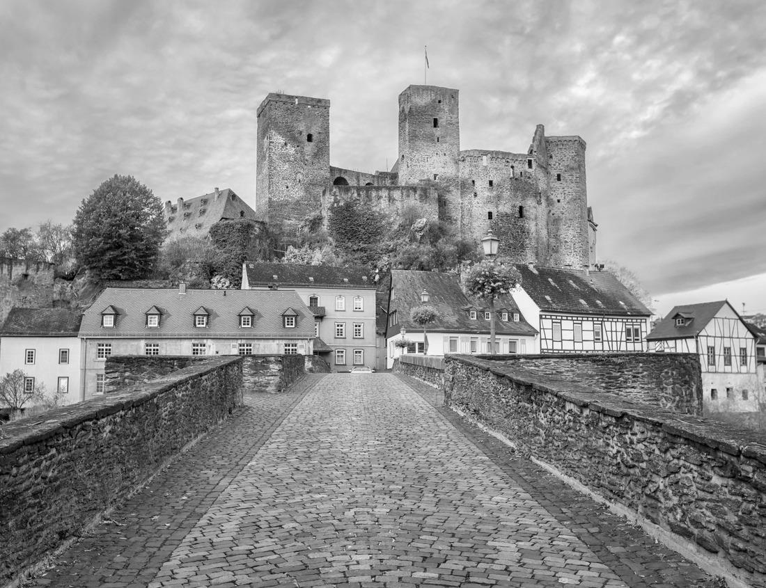 Noah Jigsaw Puzzle Happy and relaxed travel woman watching sunrise, tree house with diamond beach, Atuh beach in Nusa Penida island, Bali, Indonesia in black white 1000 pieces